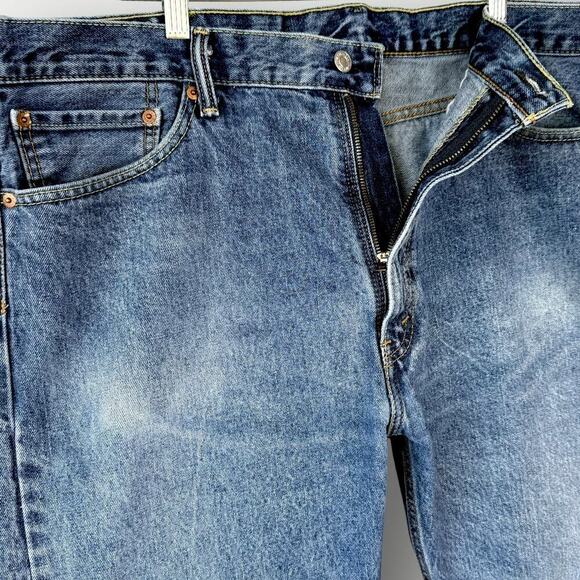 Levi's 505 Original Regular Fit Straight Leg Medium Wash Blue Jeans Size 42X32 - Picture 6 of 15